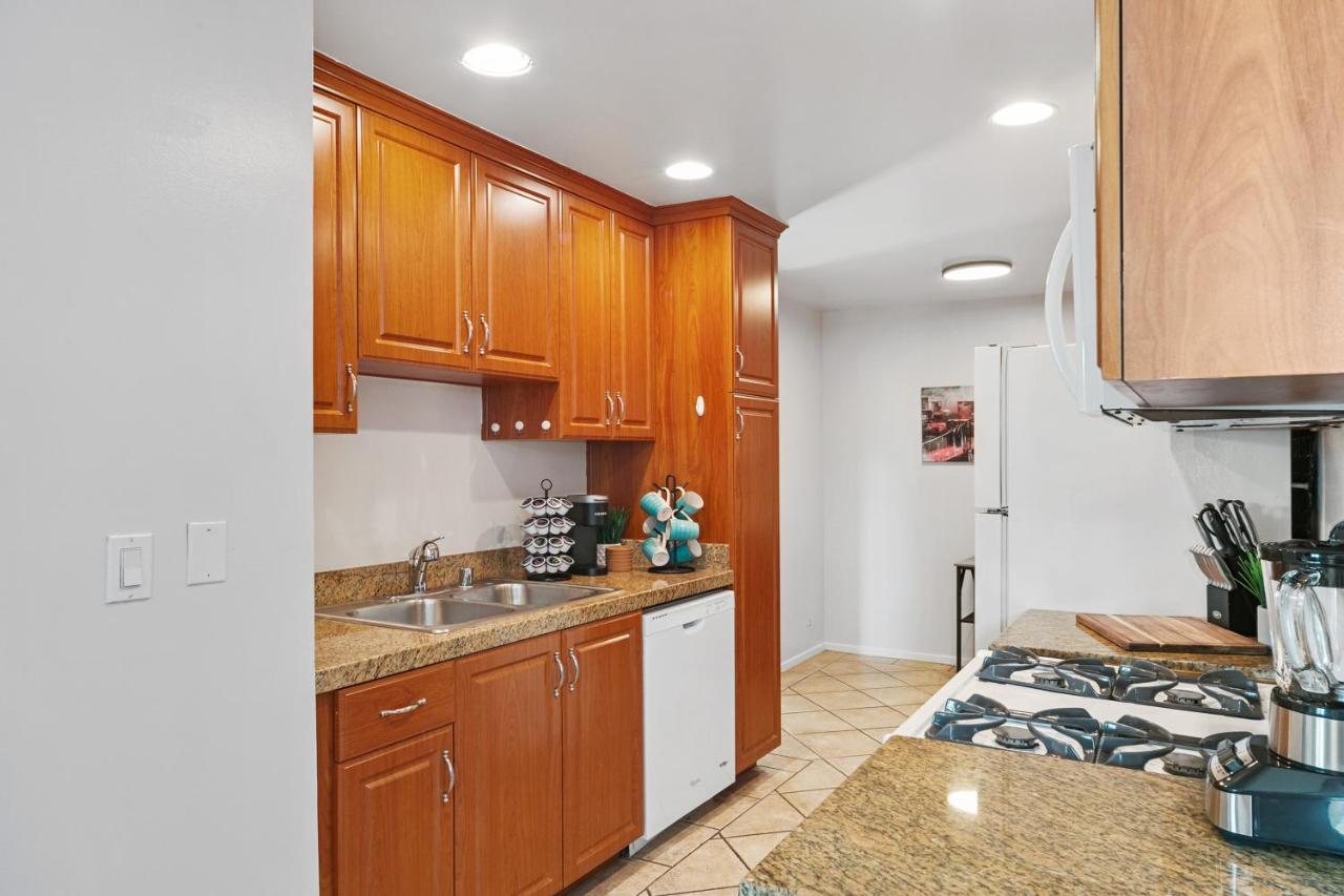 Beverly Hills Chic 2 Bed 2Bath With Patio And Parking 309 Los Angeles Esterno foto