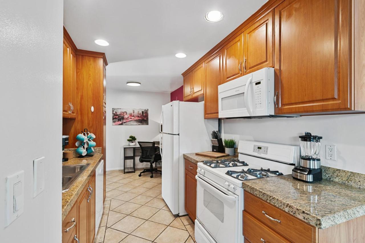 Beverly Hills Chic 2 Bed 2Bath With Patio And Parking 309 Los Angeles Esterno foto